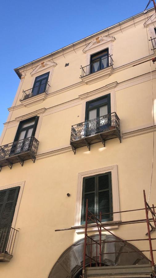 Casa Vittoria Lägenhet Salerno Exteriör bild